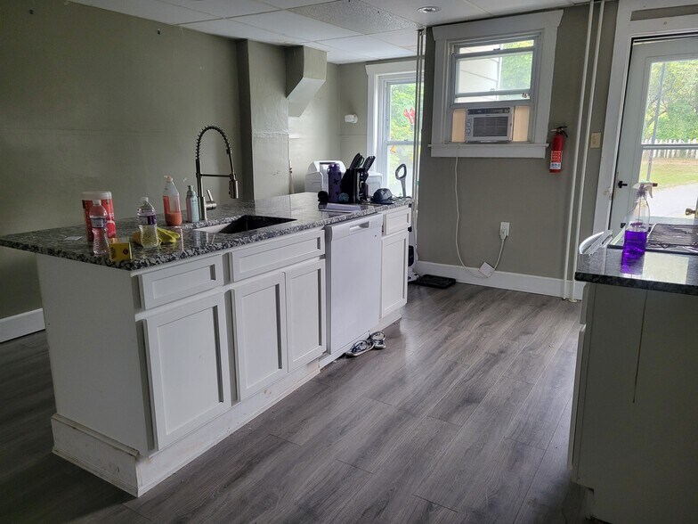 Building Photo - 2209 Elizabeth Ave