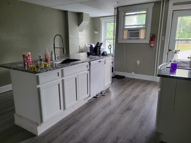 Building Photo - 2209 Elizabeth Ave