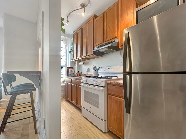 Building Photo - 1856 Mintwood Pl NW