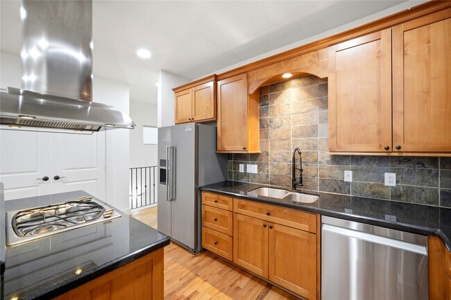 Building Photo - 2323 Sperber Ln