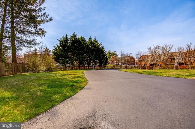 Building Photo - 4303 Evergreen Ln