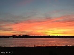 Building Photo - 605 Central Ave