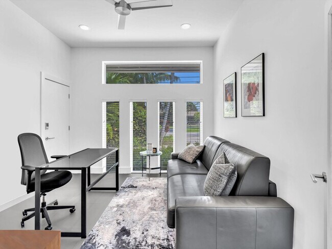 Building Photo - 1640 NE 43rd St