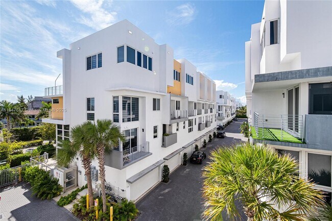 Building Photo - 31 N Shore Dr