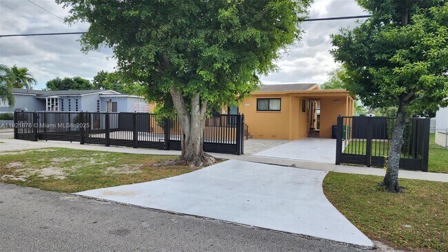 Building Photo - 8010 SW 16th St