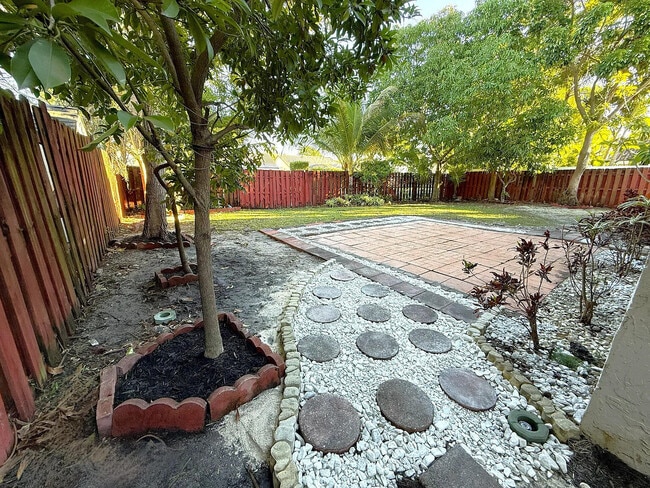 Building Photo - 7619 Silver Woods Ct