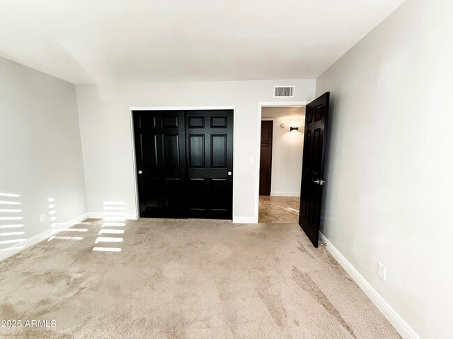 Building Photo - 8165 E Del Caverna Dr