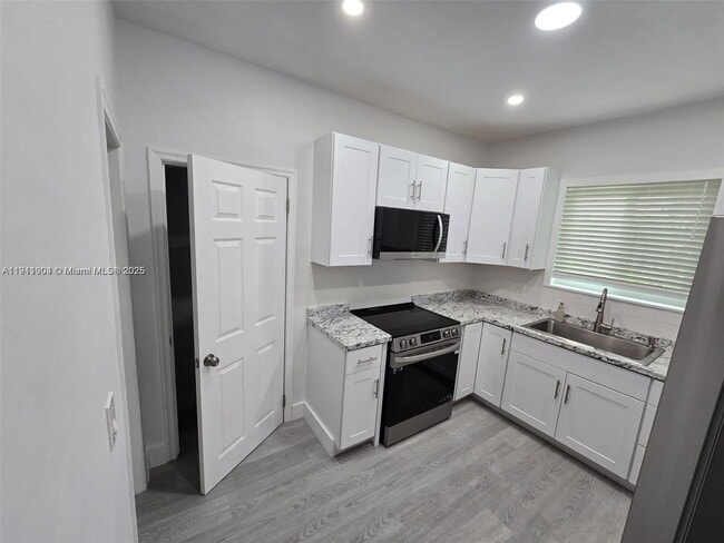 Building Photo - 1637 SW 17th St