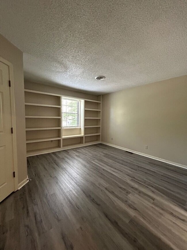 Building Photo - 7037 N Fisk Ct
