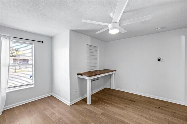 Building Photo - 5522 Avenue O 1/2