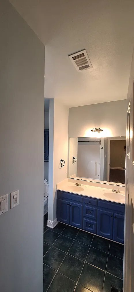 Building Photo - 38249 Mindi Ct