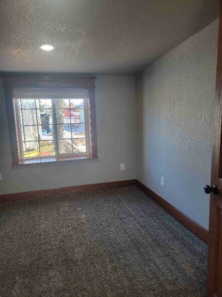 Building Photo - 103 1st St SE