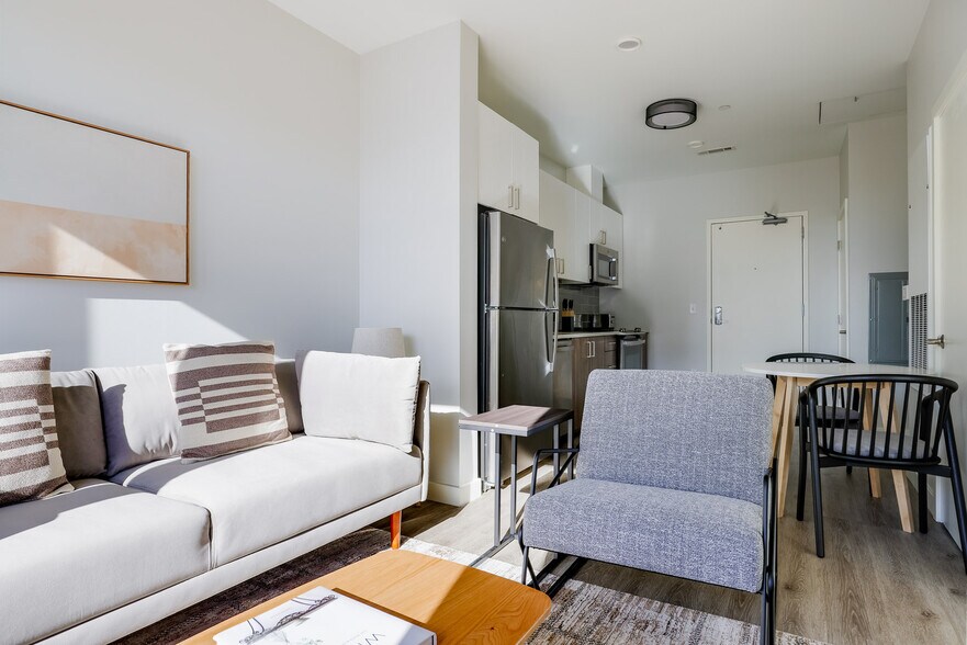 Building Photo - 485 Foley St