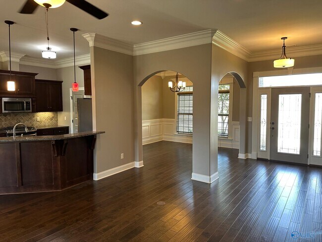 Building Photo - 111 Canyon Dr