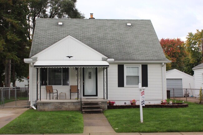 Primary Photo - 14383 Mercedes