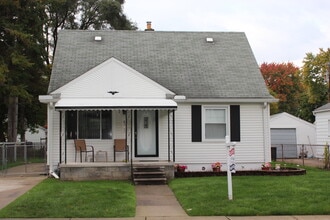 Building Photo - 14383 Mercedes