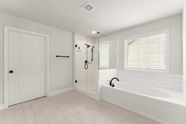 Building Photo - Stunning 6-Bed, 5-Bath home in Hudson Cove!