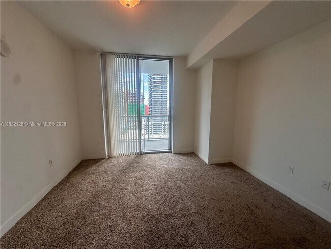 Building Photo - 1111 SW 1st Ave