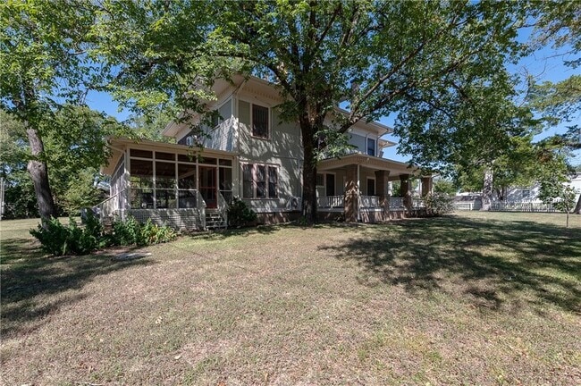 Building Photo - 206 S Sims Ave