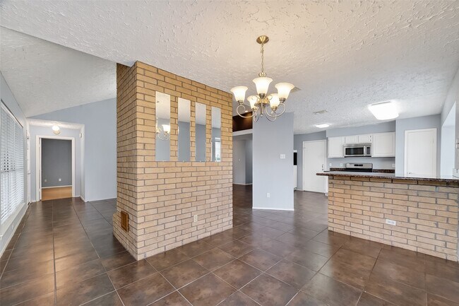 Building Photo - 319 Richvale Ln