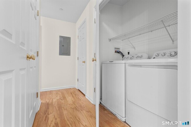 Building Photo - 15 W Main St