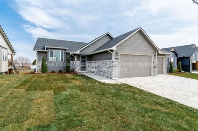 Building Photo - 1256 Main St