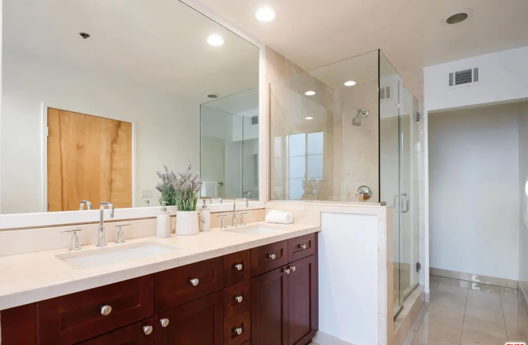 Building Photo - 5400 Playa Vista Dr