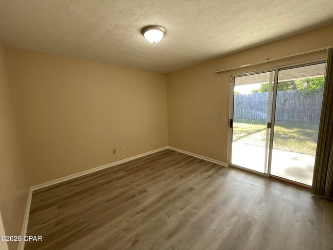 Building Photo - 140 Treasure Palm Dr