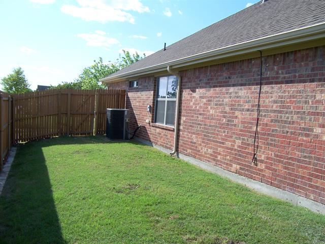 Building Photo - 3913 Carmel Mountain Dr
