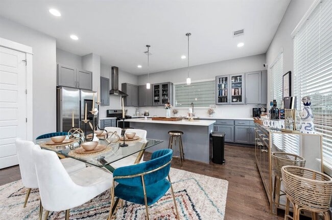 Building Photo - 414 Yale Oaks Ln