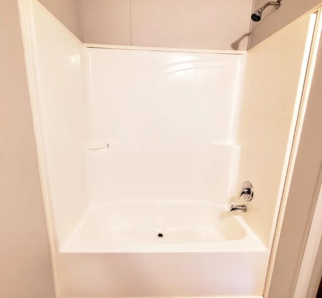 Building Photo - 7028 Bayview Dr