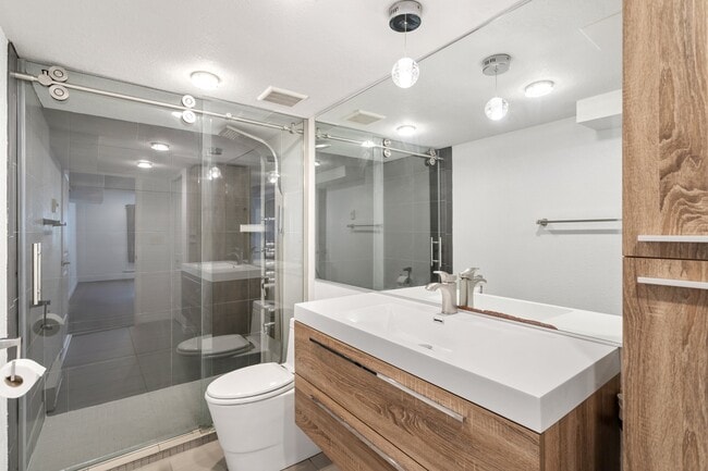 Building Photo - 6 W Brookside St