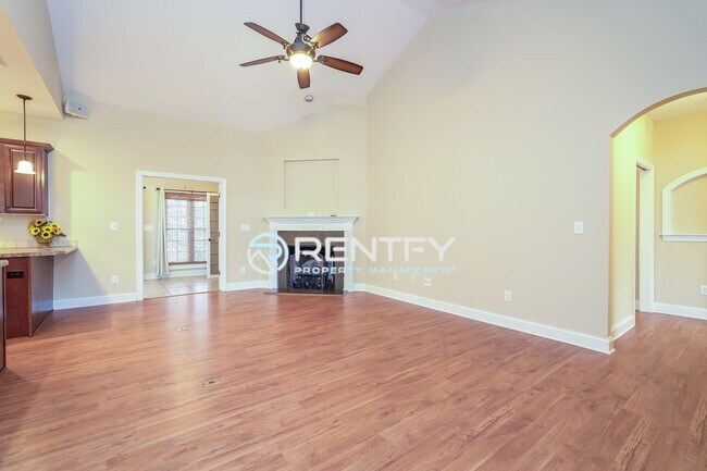 Building Photo - 5485 Styers Ferry Rd