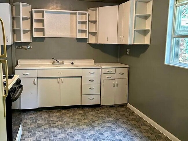 Building Photo - 25 N Washington St