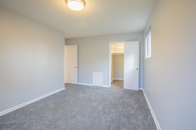 Building Photo - Lovely 2 BR/1 BA Apartment in Barry Farms!