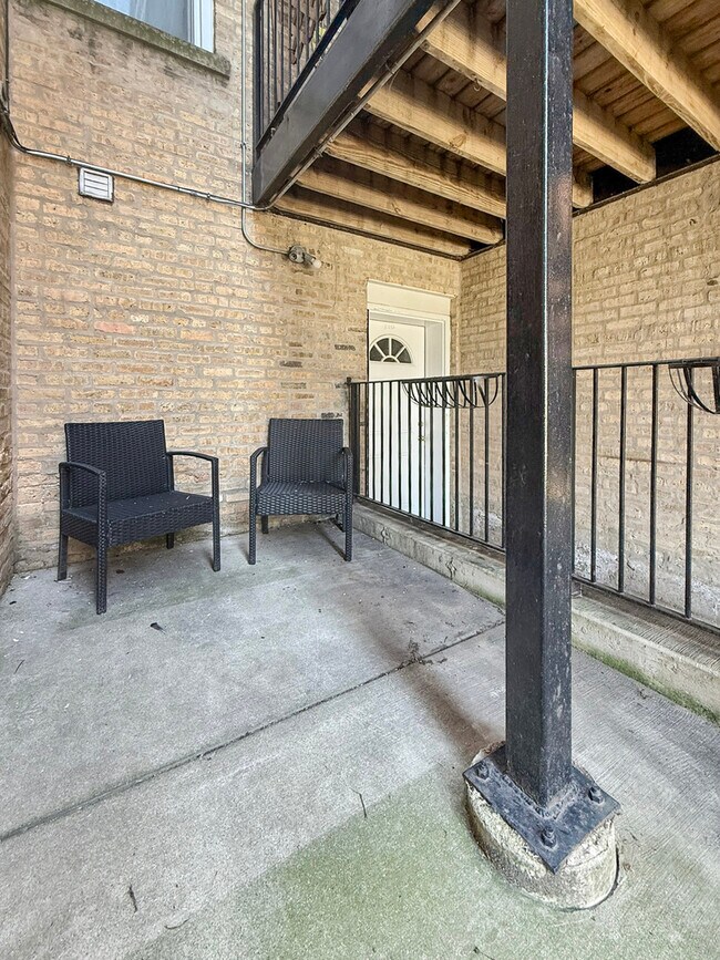 Building Photo - 5255 N Rockwell St