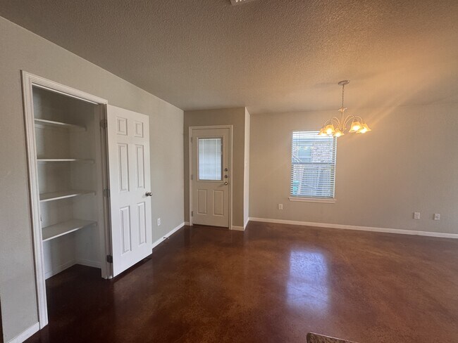 Building Photo - 2204 Indian Trail
