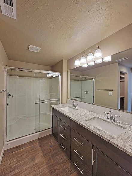 Master Bathroom - 1096 N Ryde Ave