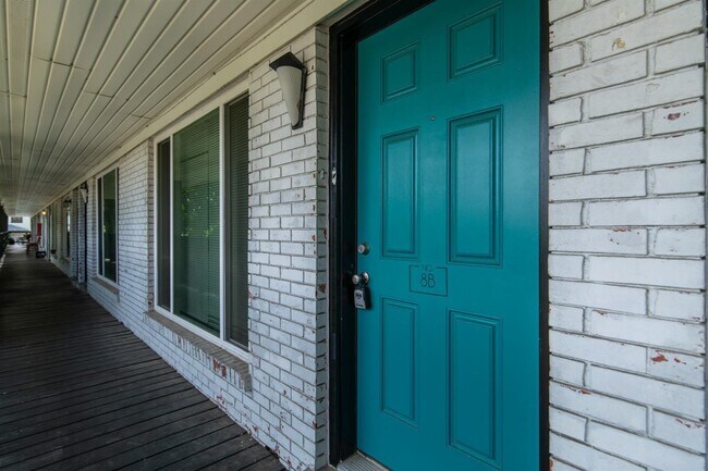 Building Photo - 1685 Alexandria Dr