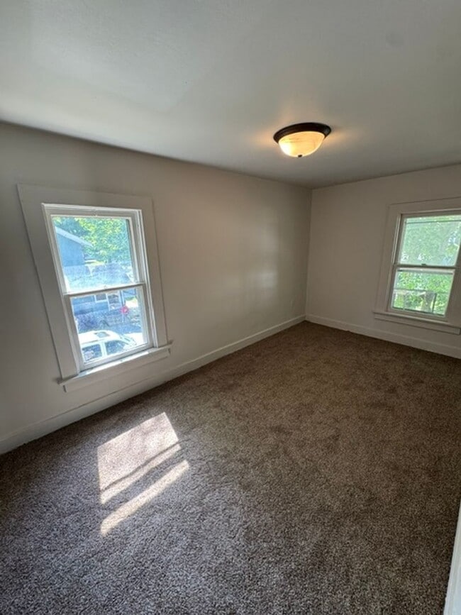 Building Photo - 1360 Huestis Ave