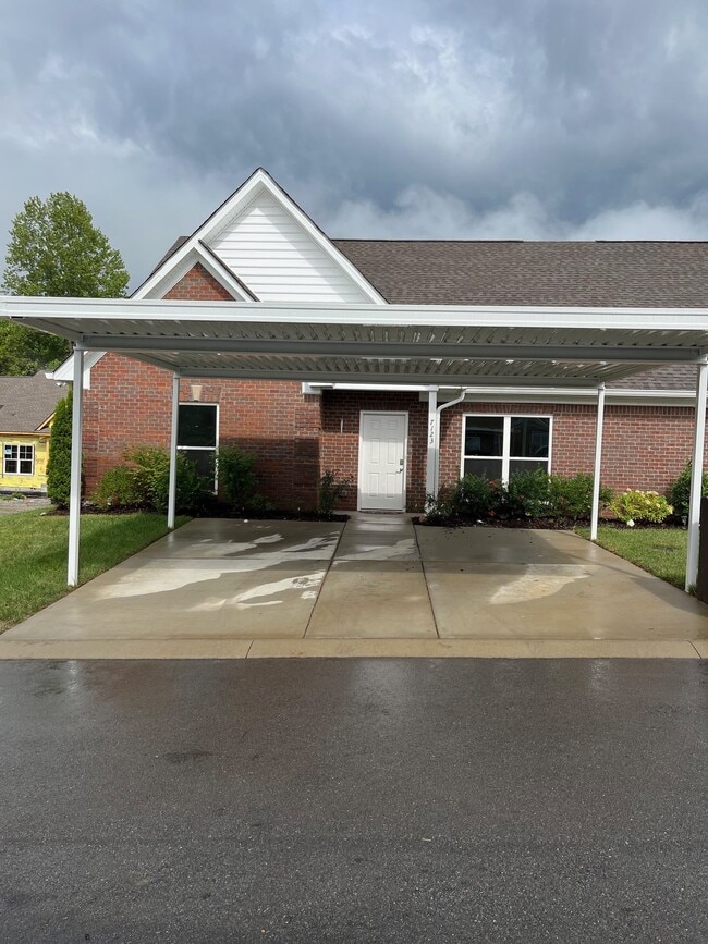 Building Photo - "Charming 2-Bed, 2-Bath Condo with Gleaming Hardwood Floors in Fairview's Fernvale Springs!"