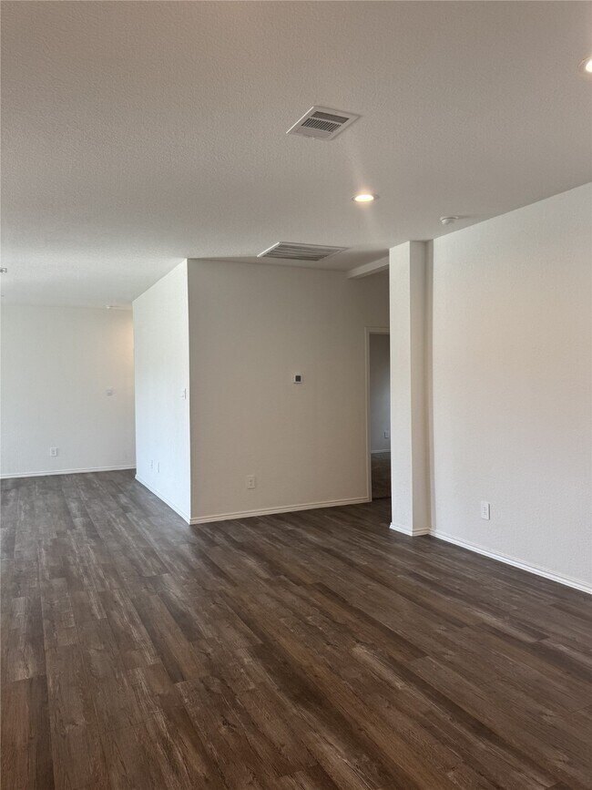 Building Photo - 5005 Almond Ter Dr