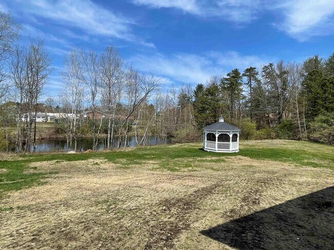 Building Photo - 454 Main St