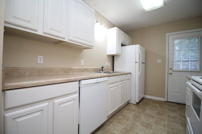 Building Photo - 2-Bed, 2-Bath Milton Duplex Minutes from Whiting Field – Pet Friendly with Lawn Maintenance Inclu...
