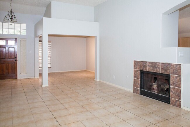 Building Photo - 6223 Newbury Dr