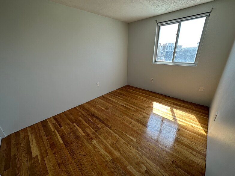Building Photo - 377 Dorchester St