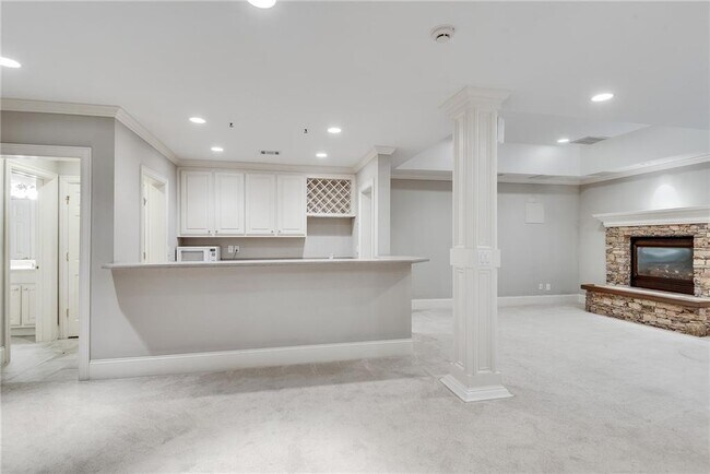 Building Photo - 225 High Point Walk NE