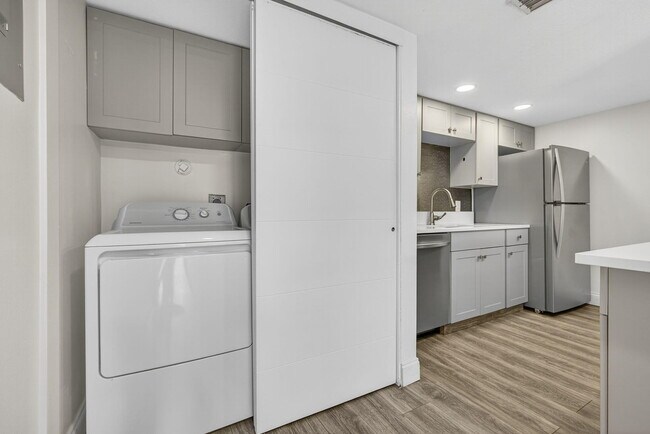 Building Photo - 612 Executive Center Dr