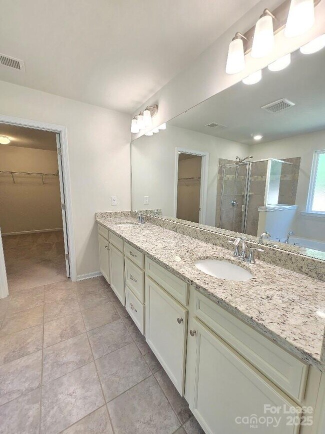 Building Photo - 14611 Murfield Ct