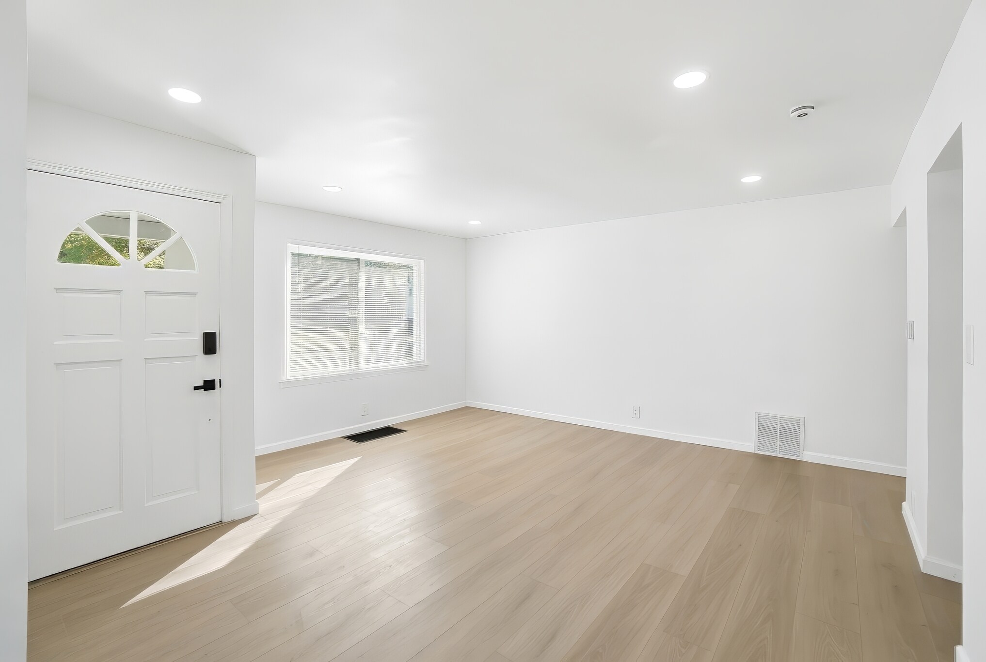 Building Photo - 509 N Rosedale Ave